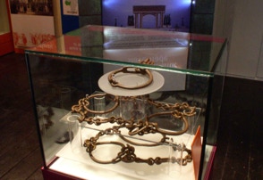 Wilberforce house museum metal object mount